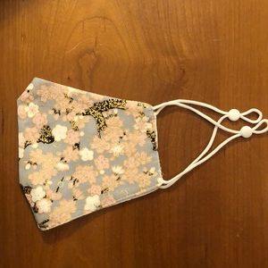 Women’s adjustable face mask